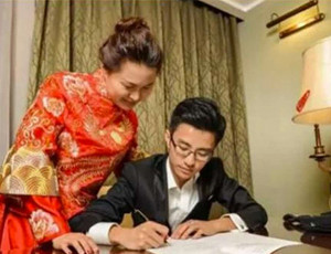 Cina: sposi novelli la prima notte trascrivono a mano la Costituzione