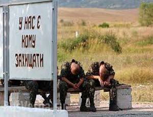 Proverbiale ubriachezza dei militari ucraini (FOTO, VIDEO) / Originale azione disciplinare dei comandi per arginare il fenomeno